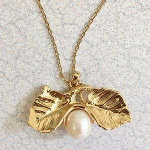 Gorgeous Kate Spade freshwater pearl pendant!